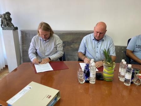 Podpis pogodbe - umetna trava_2